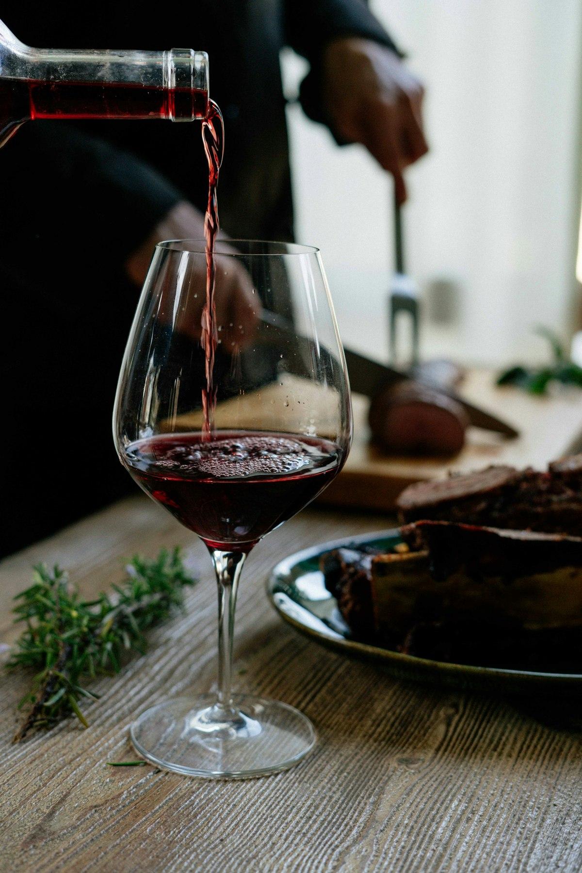 food and wine jolling =