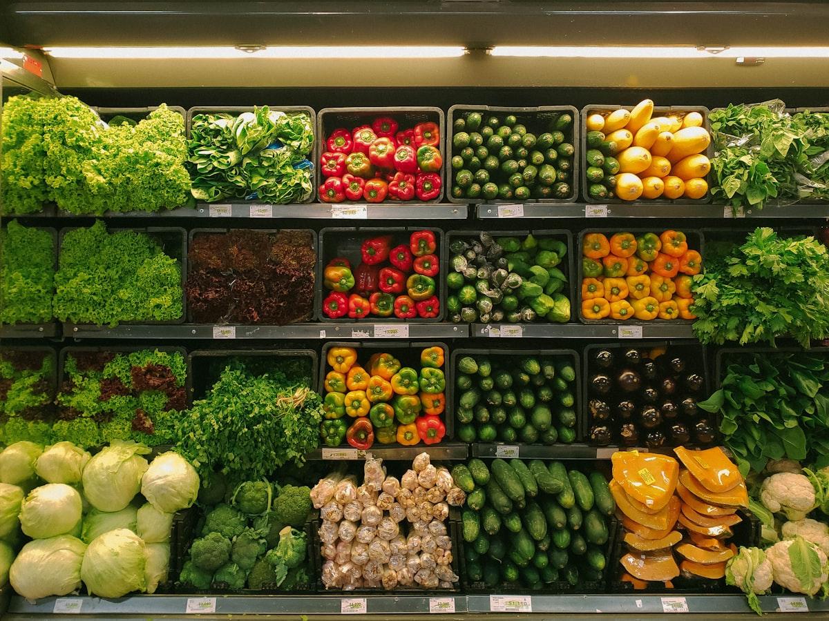 Fresh Local Proper <p> على بعد 20 ميلًا فقط شمال المدينة ، يمارس توم وسارة ميتشل الزراعة المستدامة لأكثر من عقدين. يوفر لنا مزرعتهم التي تبلغ مساحتها 40 فدانًا معظم الخضروات الموسمية الخاصة بنا ، من الهليون العطاء في الربيع إلى الخضروات الجذرية الشتوية. </p> <p>